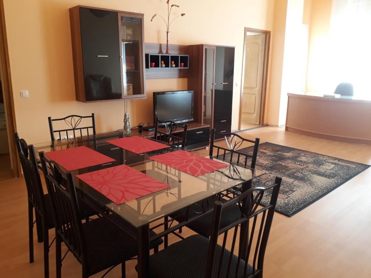 Piac Utcai Apartman Debrecen Eksteriør billede