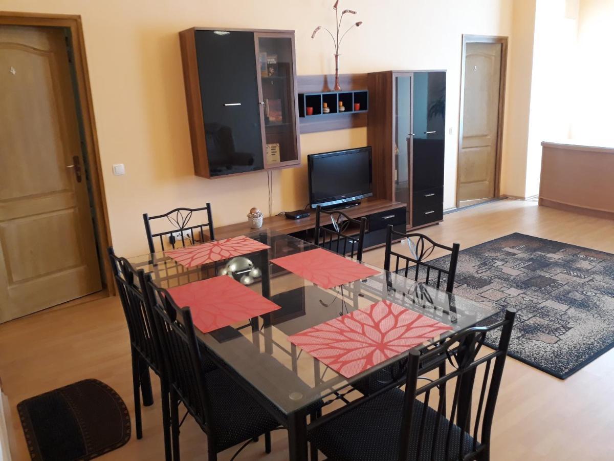 Piac Utcai Apartman Debrecen Eksteriør billede