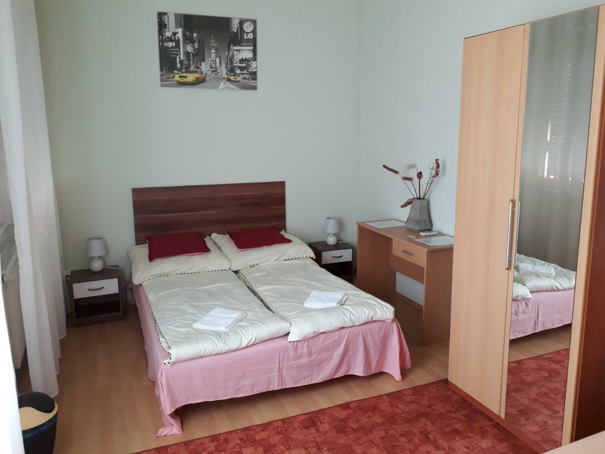 Piac Utcai Apartman Debrecen Eksteriør billede