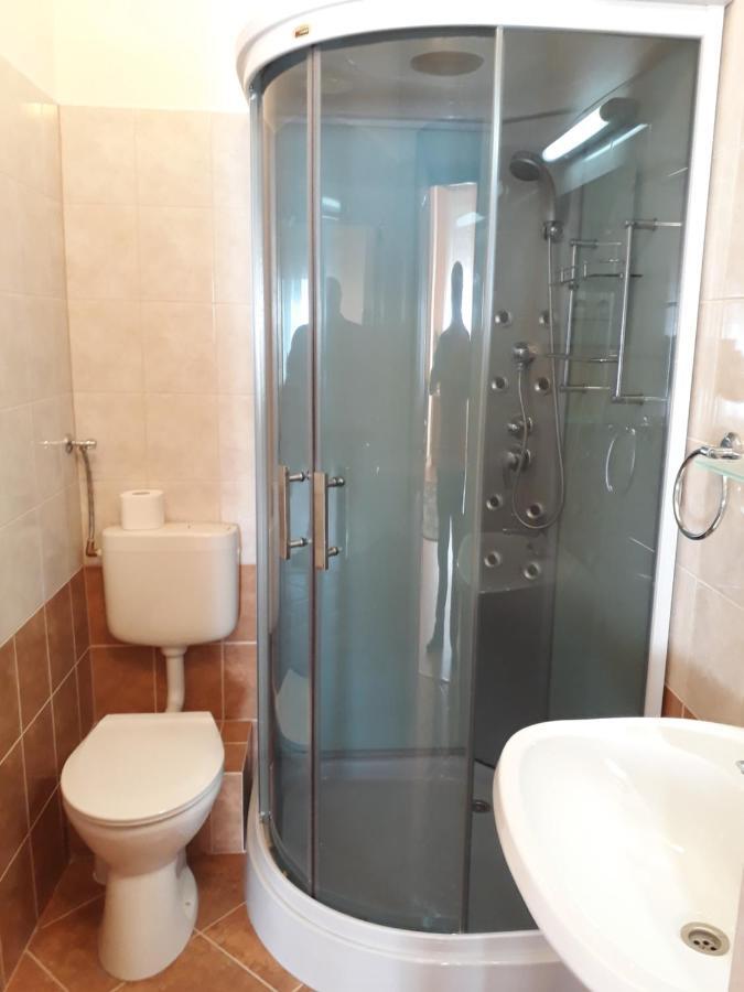 Piac Utcai Apartman Debrecen Eksteriør billede