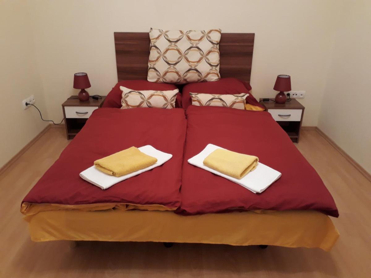Piac Utcai Apartman Debrecen Eksteriør billede