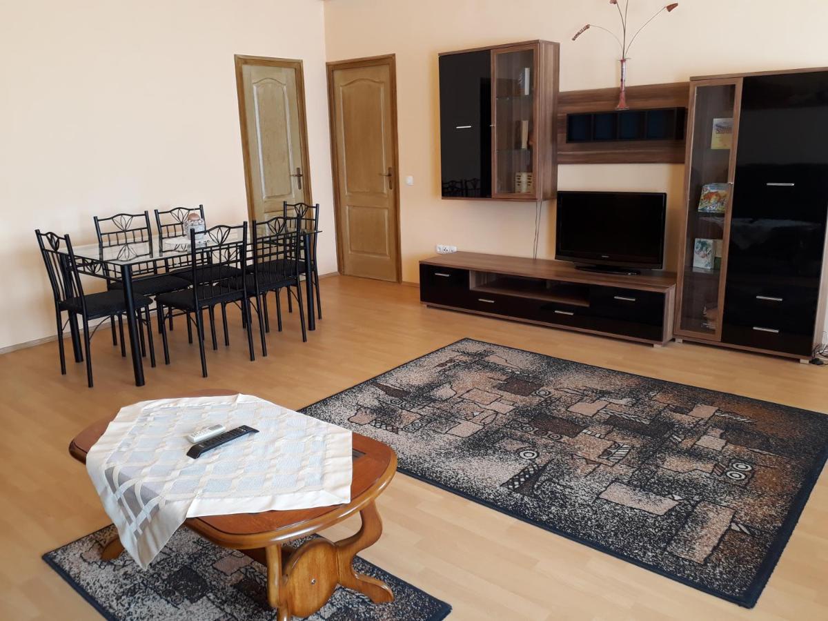 Piac Utcai Apartman Debrecen Eksteriør billede